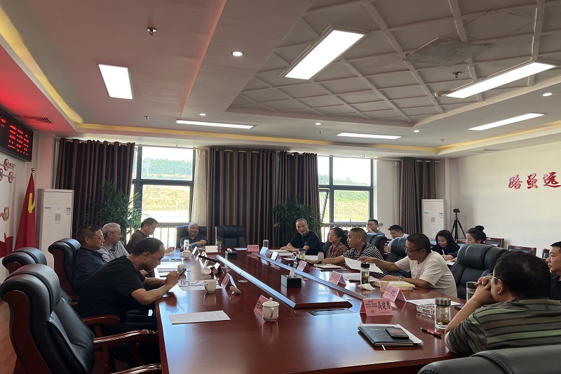 路橋集團(tuán)召開“共建三十載，同行筑路夢”座談會